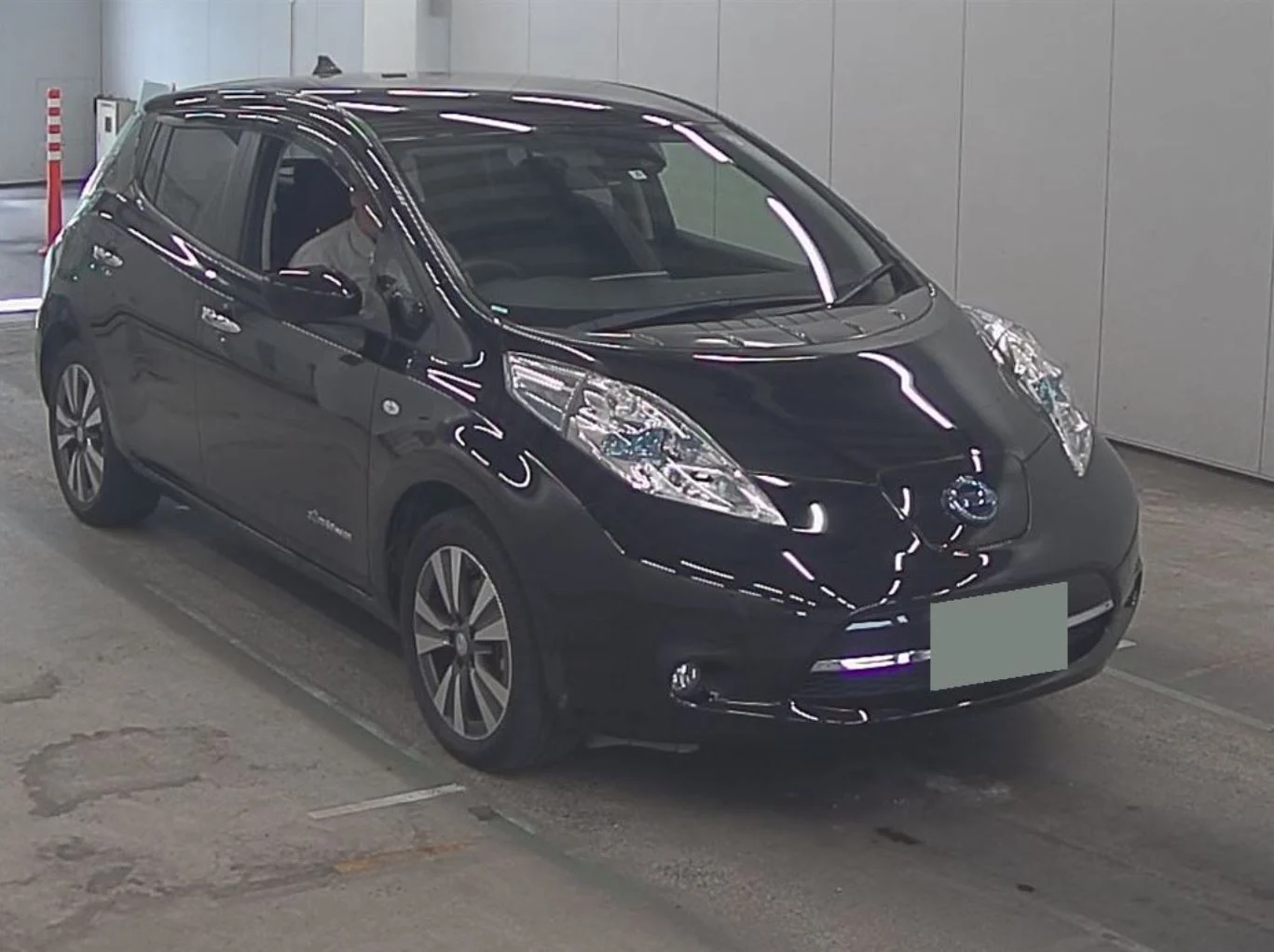 2017 Nissan Leaf AZE0 30 kWh exterior